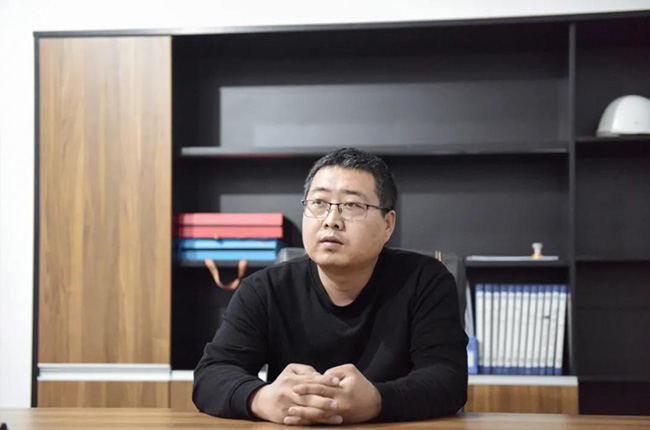 藍(lán)天衛(wèi)士環(huán)保材料時(shí)產(chǎn)1000噸骨料生產(chǎn)線負(fù)責(zé)人周總 藍(lán)天衛(wèi)士環(huán)保材料時(shí)產(chǎn)1000噸骨料生產(chǎn)線負(fù)責(zé)人周總