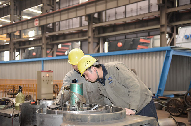 李衛(wèi)華參與制砂樓設(shè)備的研發(fā)