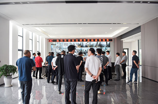 參觀遠(yuǎn)大新材料有限公司智能控制中心