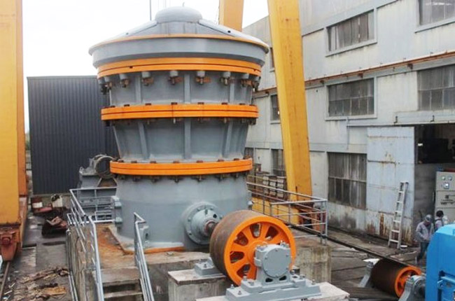 旋回式破碎機(jī)使用現(xiàn)場 旋回式破碎機(jī)使用現(xiàn)場