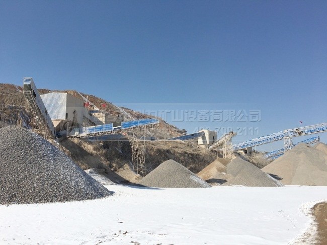 沖擊式破碎機(jī)生產(chǎn)現(xiàn)場(chǎng)