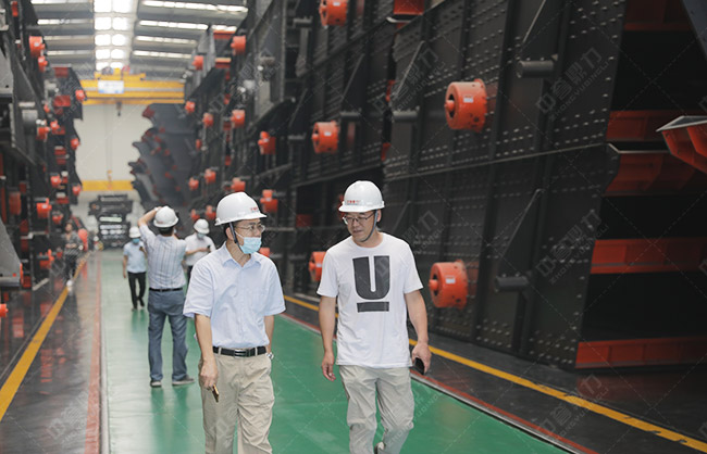 實地參觀中譽鼎力智能化一體生產(chǎn)車間